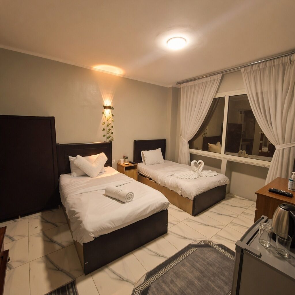 Deluxe Double Room, Mountain View | In-room safe