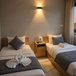 Deluxe Twin Room, Mountain View | In-room safe - Sky Pyramids Inn (Giza)