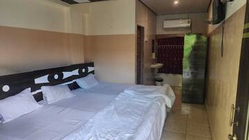 Kamar Triple Deluks, pemandangan kota | Meja kerja dan Wi-Fi gratis
