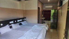 Deluxe Triple Room, City View | Desk, free WiFi - Ghansar Lodge (Mhasla)