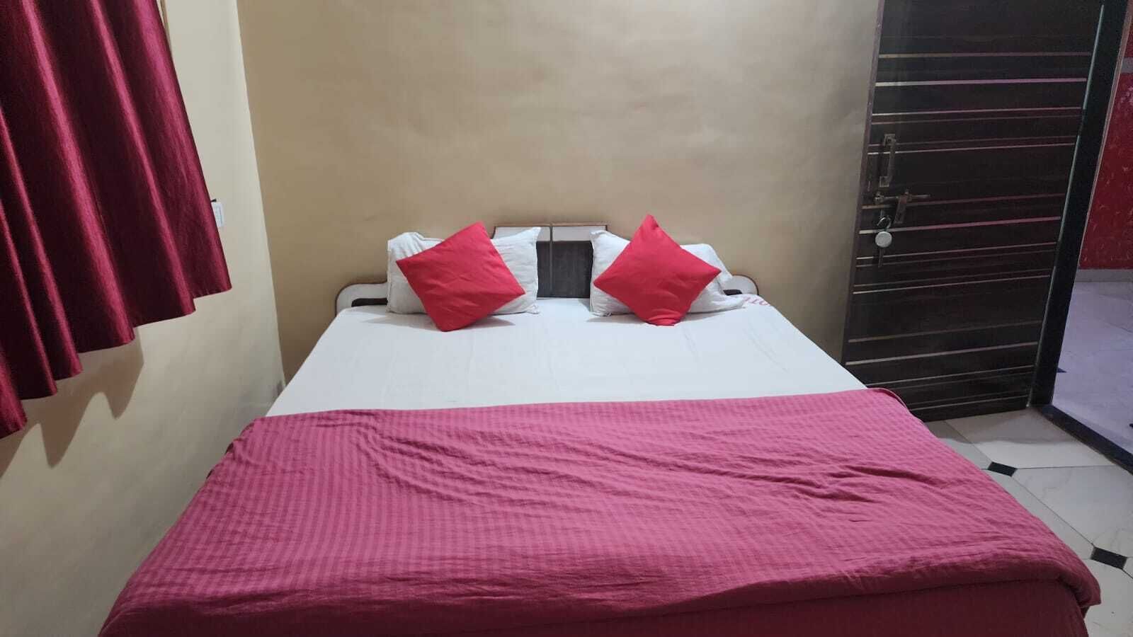 Deluxe Double Room, City View | Desk, free WiFi