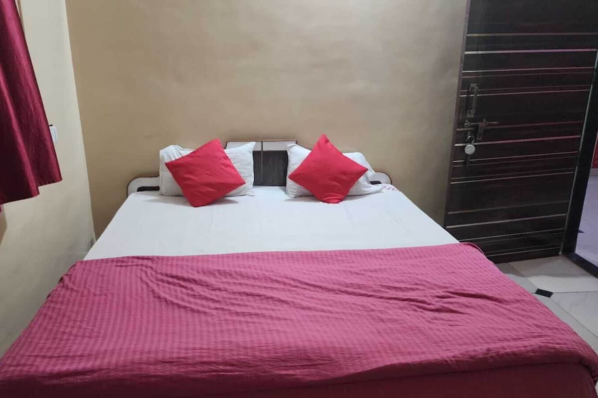 Deluxe Double Room, City View | Desk, free WiFi