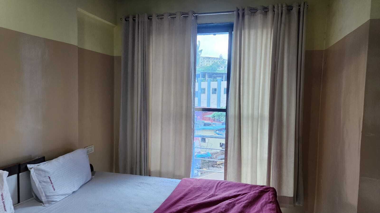 Deluxe Triple Room, City View | Desk, free WiFi