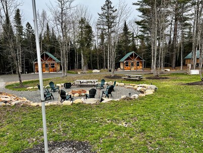 Cabin 5
Cozy 3-bedroom cabin located on the atv&snowmobile trail.