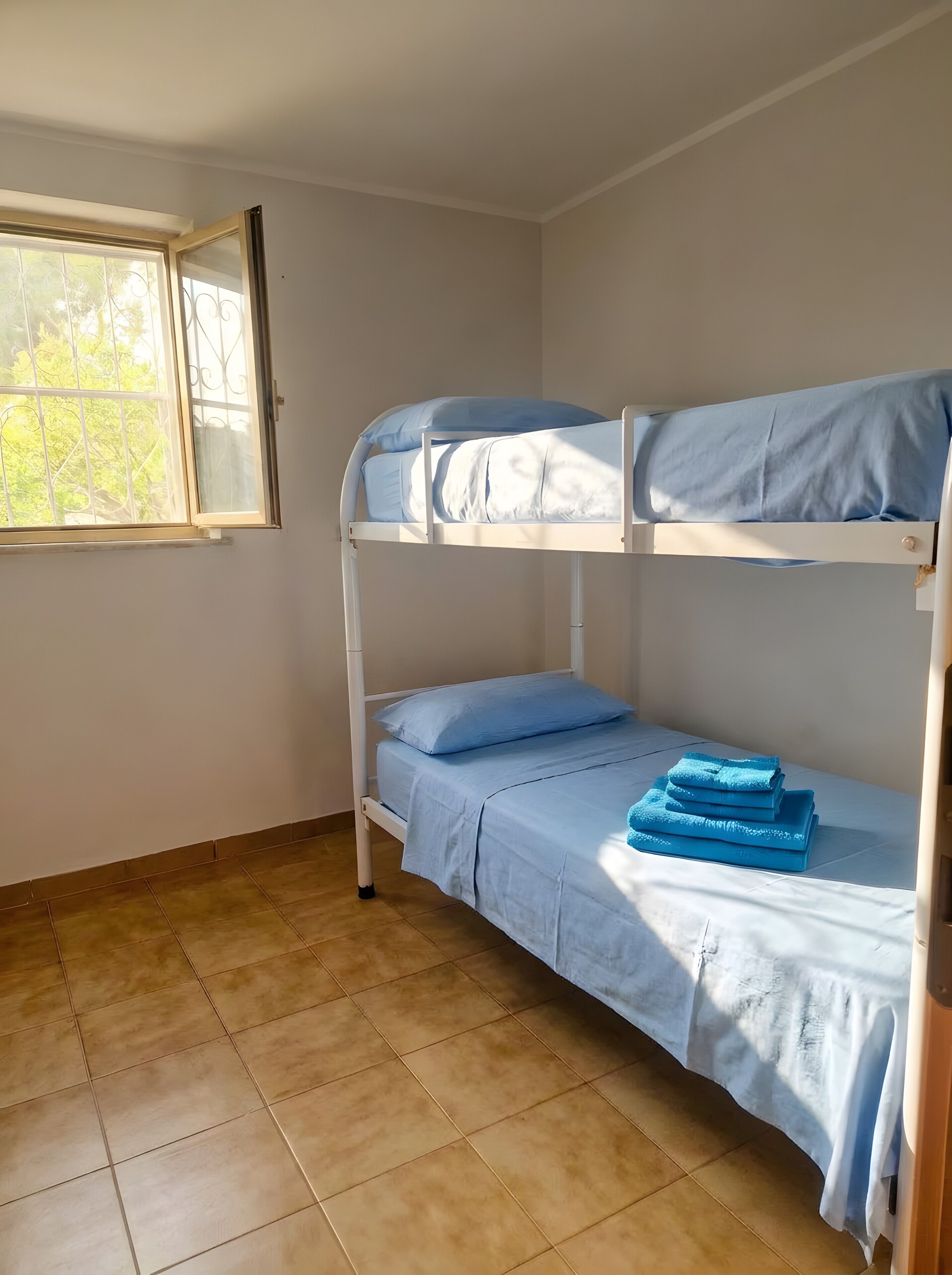 2 bedrooms, bed sheets
