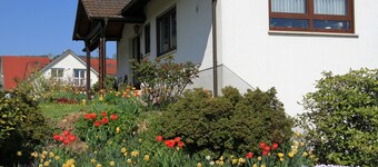 Spacious, well-equipped apartment on the outskirts of the village.  Located directly on hiking trails.