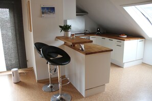 Fridge, stovetop, dishwasher, coffee/tea maker - Spacious, well-equipped apartment on the outskirts of the village.  Located directly on hiking trails. (Lindenfels)