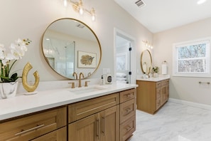 Bathroom - Charming 4-bedroom house with AC in friendly Chamblee (Chamblee)