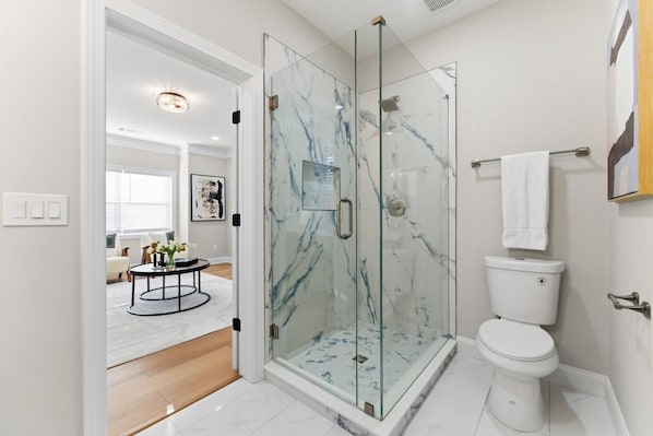 Bathroom - Charming 4-bedroom house with AC in friendly Chamblee (Chamblee)