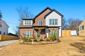 Exterior - Charming 4-bedroom house with AC in friendly Chamblee (Chamblee)