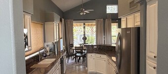 Luxury Lakefront Retreat Fire Pit, Mountain Views & Resort Amenities