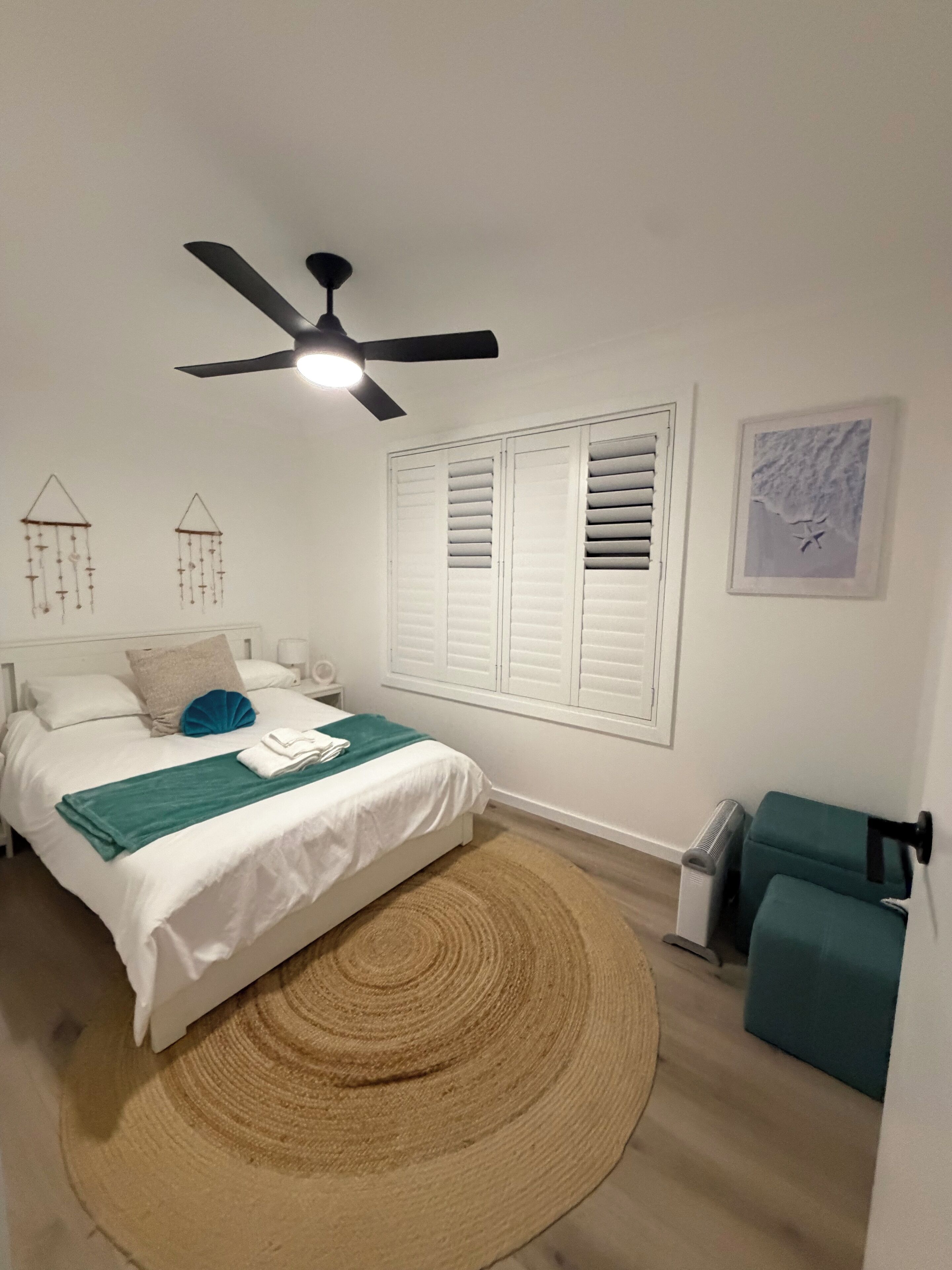 3 bedrooms, in-room safe, iron/ironing board, travel cot