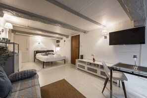 1 bedroom, iron/ironing board - Lovely Nest by MMega Homes and Villas (Florence)