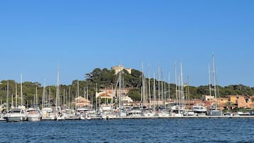 Habitación Deluxe, baño privado, vistas al puerto | Vistas desde el alojamiento