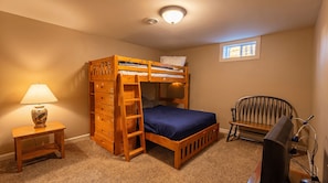 4 habitaciones, escritorio, wifi gratis y ropa de cama