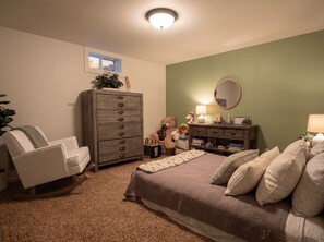 4 habitaciones, escritorio, wifi gratis y ropa de cama