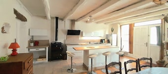 House at the foot of the Montagne Noire 6 to 13 people max, near the Mediterranean Sea