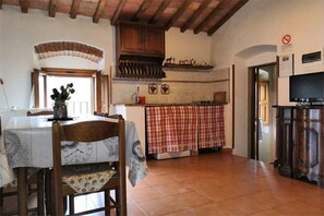 Dining - Il Granaio Apartment: Authentic Tuscan Style and Great Comfort (Borgo San Lorenzo)