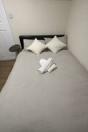 Iron/ironing board, WiFi, bed sheets - Cosy one bedroom home closed to MK City Centre (Milton Keynes)