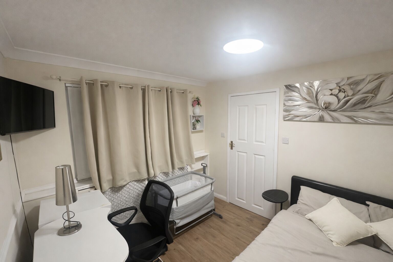 Iron/ironing board, WiFi, bed sheets