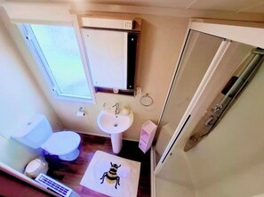 Shower, hair dryer, soap, toilet paper - The Humble Bee at Haven Cleethorpes Beach (Humberston)