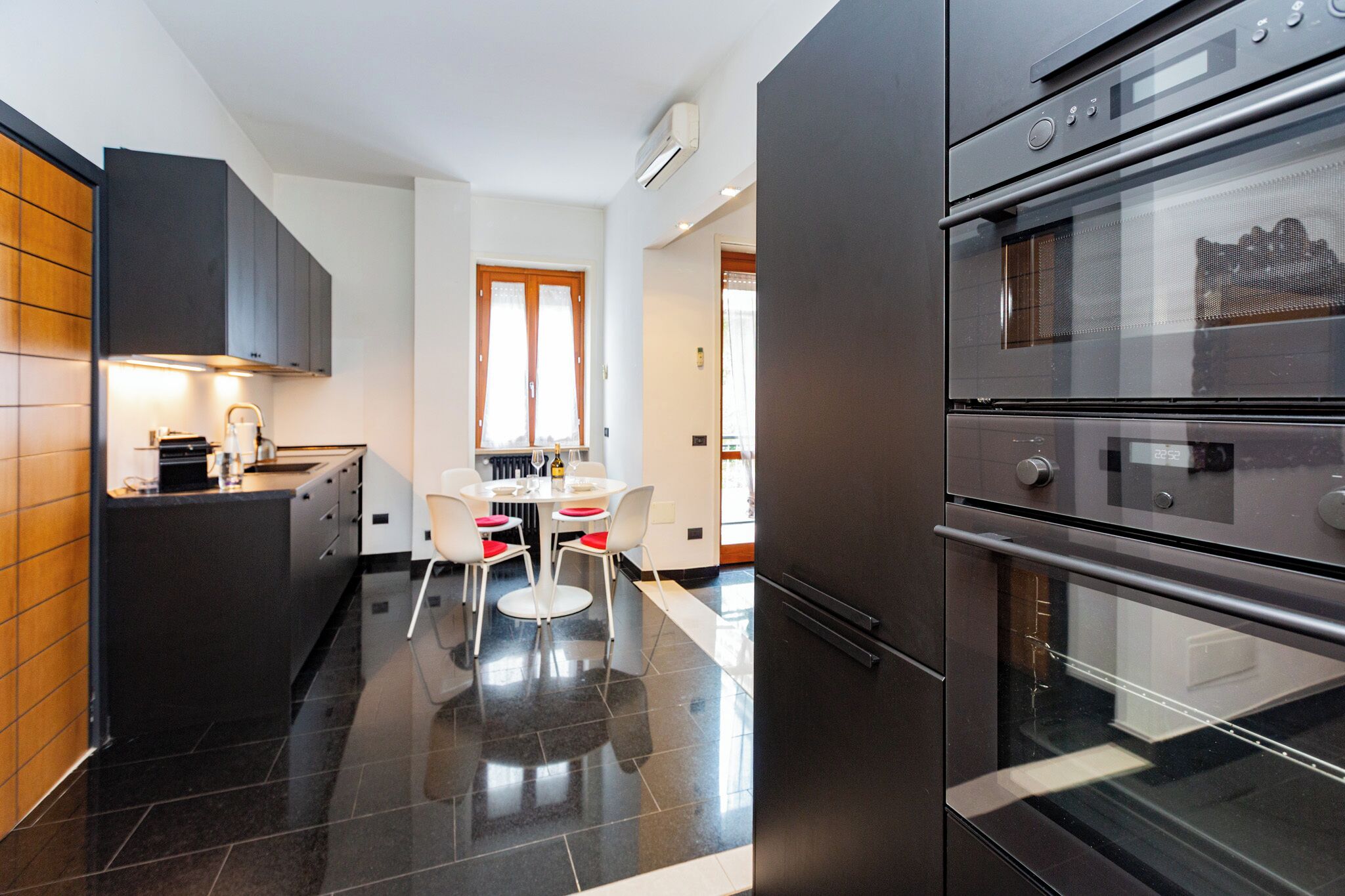 Macchina per tè/caffè, frigorifero, forno, piano cottura