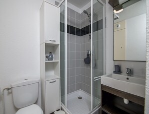 Apartment | Bathroom - Apartment in Allos With Pool and Balcony (Allos)