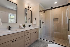 Shower, hair dryer, towels - Thornberry Cottage - Time To Relax (Dahlonega)