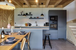 Dining - Summit Chalet Combloux with stunning views of Mont Blanc. (Combloux)