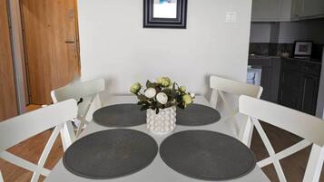 Apartment | Dining