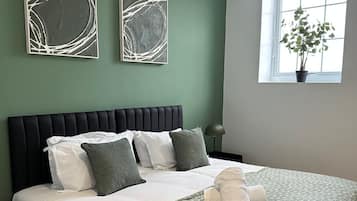 3 bedrooms, iron/ironing board, WiFi, bed sheets
