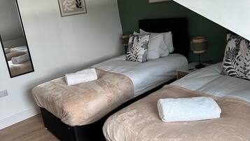 3 bedrooms, iron/ironing board, WiFi, bed sheets
