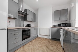 House, 3 Bedrooms | Private kitchen