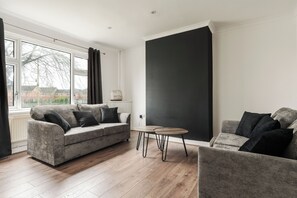 House, 3 Bedrooms | Living area - 3-Bed Bolton - Hospital & Town (Farnworth)