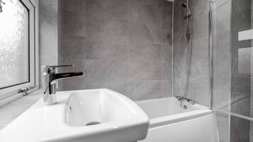 House, 3 Bedrooms | Bathroom