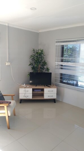 Living area - Nice * Cozy 2bedroom 5mins from Nadi Int Airport. (Nadi)