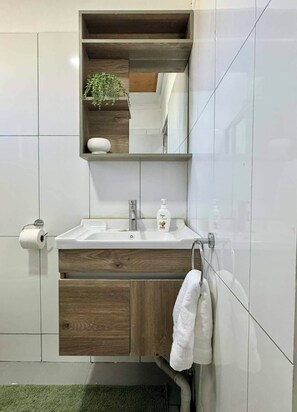 Shower, towels, soap, toilet paper - Nice * Cozy 2bedroom 5mins from Nadi Int Airport. (Nadi)