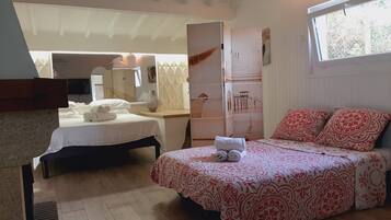 Iron/ironing board, WiFi, bed sheets