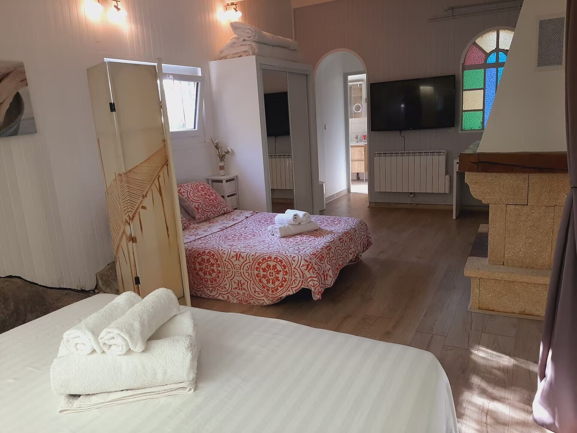 Iron/ironing board, WiFi, bed sheets