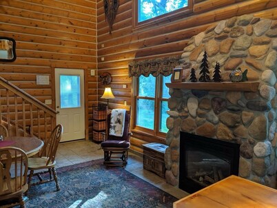 Cozy lake cabin in Crosslake with a fireplace, perfect for relaxing getaways.