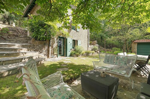 Holiday Home 'Bergerie at Domaine de Cabu' with Mountain View, Shared Pool and Wi-Fi