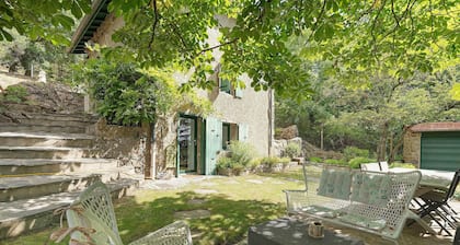 Holiday Home 'Bergerie at Domaine de Cabu' with Mountain View, Shared Pool and Wi-Fi