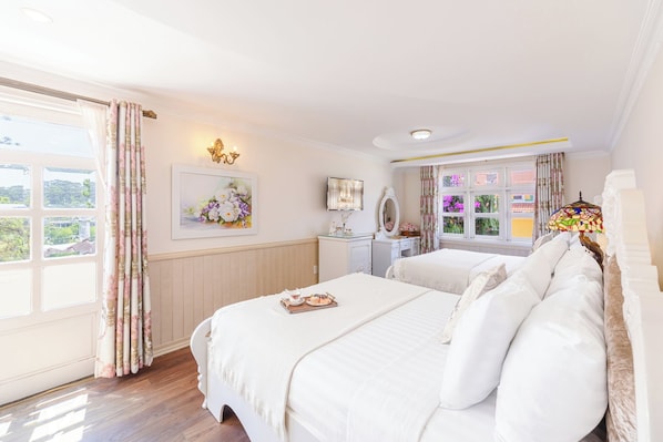 Deluxe Quadruple Room, Balcony, City View | Free WiFi - Hoa Sen Vang (Da Lat)