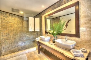 Shower, hair dryer, towels - Villa Golf del Paraíso (San Bartolomé de Tirajana)