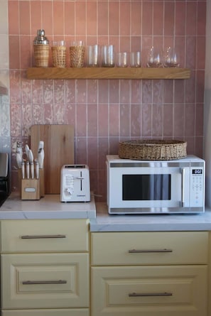Interior - Hot Tub Meets Mojave Magic by Navigate Stays (Twentynine Palms)