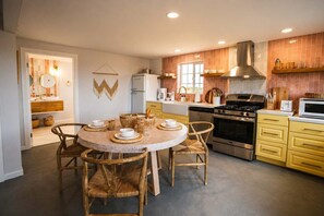 Private kitchen - Hot Tub Meets Mojave Magic by Navigate Stays (Twentynine Palms)