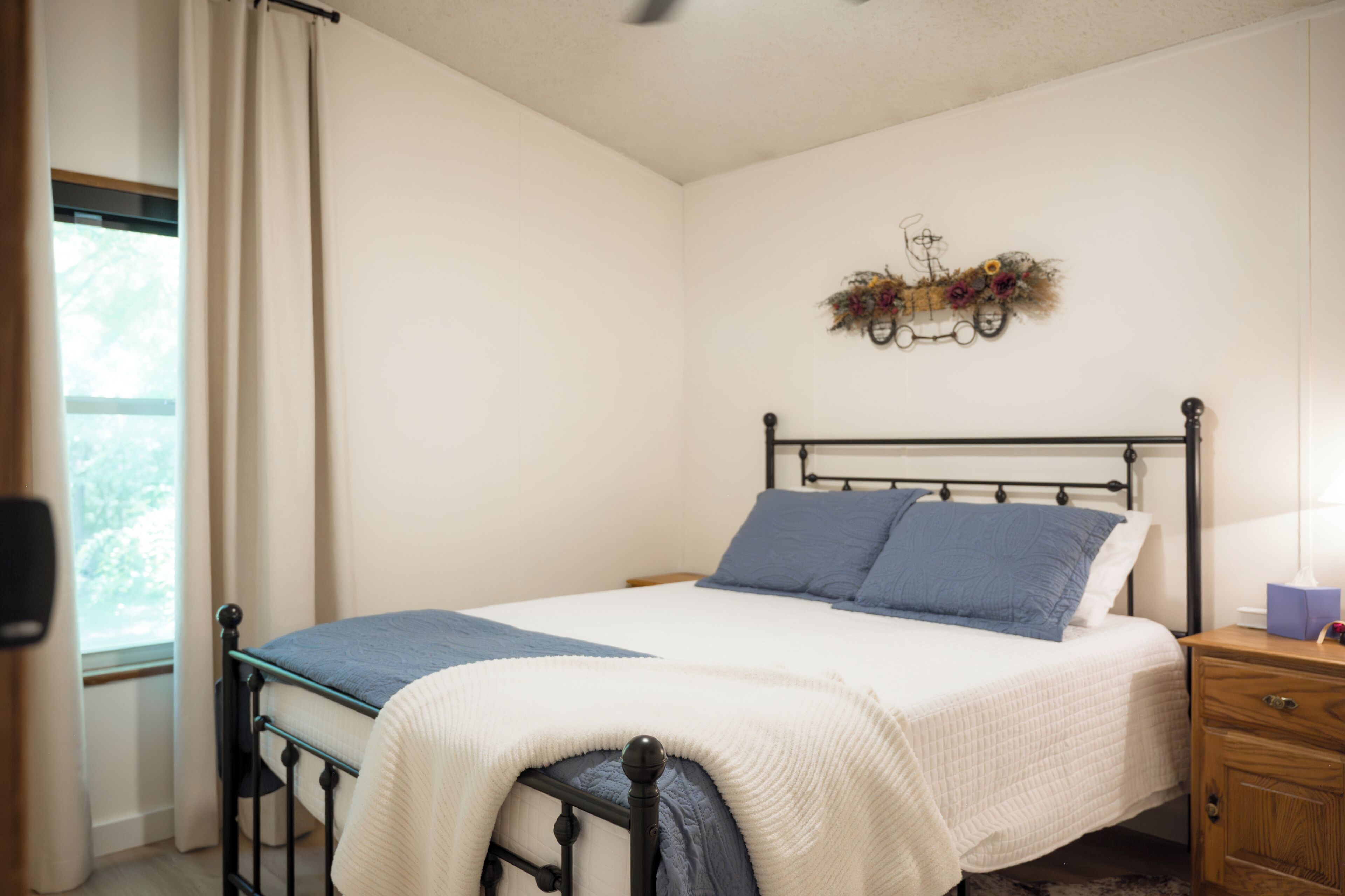 3 bedrooms, desk, iron/ironing board, WiFi (free)