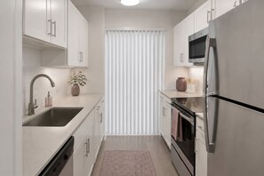 Standard-Studio | Eigene Küche | Kühlschrank, Mikrowelle, Ofen, Herdplatte