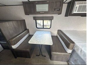 Room - Cozy 1-bedroom recreational vehicle in Hackensack with AC forWorld Cup 2026 (Hackensack)