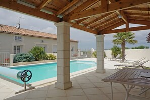 Pool - Guest Room “Iris” with Shared Terrace and Private Garden (Semussac)